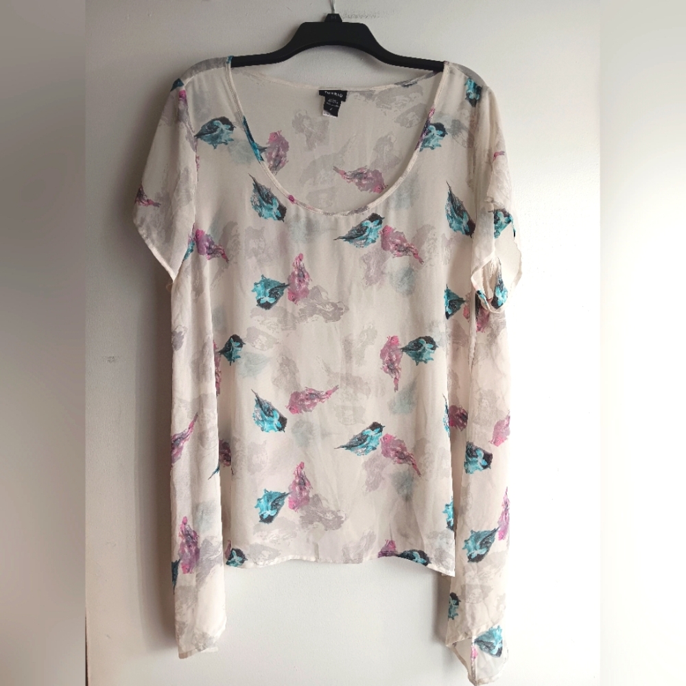 Torrid Cream Blouse with Pink and Blue Feather Print EUC